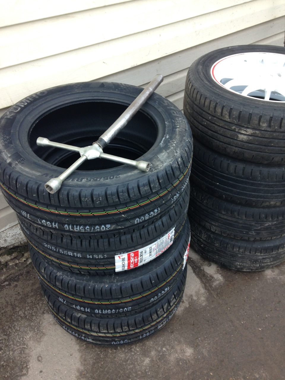 Kumho 205 55r16. Kumho Ecsta hs51 205/55 r16. 205/55 R16. Кумхо шс52.