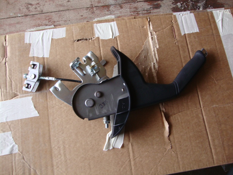 Рычаг стояночного тормоза на KIA Rio (3G). Б/у | 1 200 ₽ в городе ...