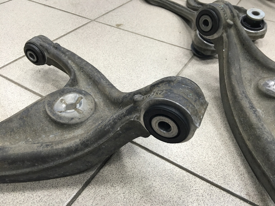 Задний верхний рычаг и Kleber M6543 — Peugeot 407 Coupe. Запчасти на фото: M6543