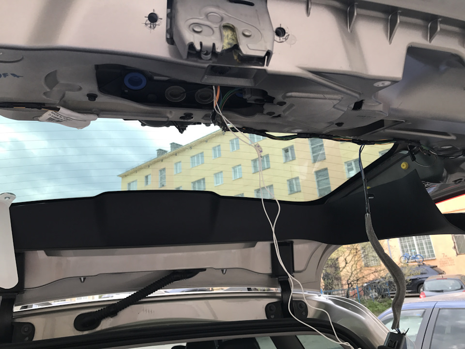 Блок управления кнопкой багажника — Volvo XC70 III, 2,4 л, 2013 года ...