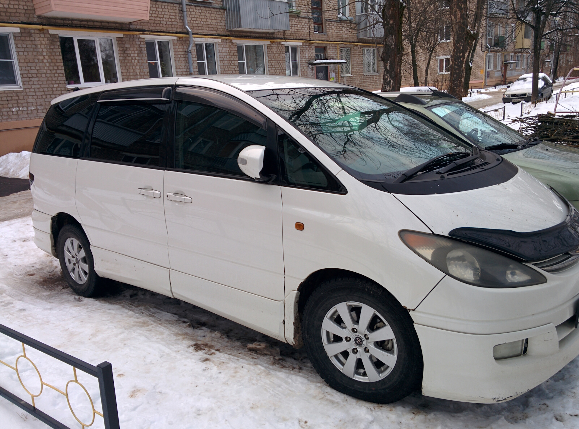 Продажа тойота в новосибирске и области. Toyota Estima 2 черный верх. Дром Эстима. Тойота Новосибирск.
