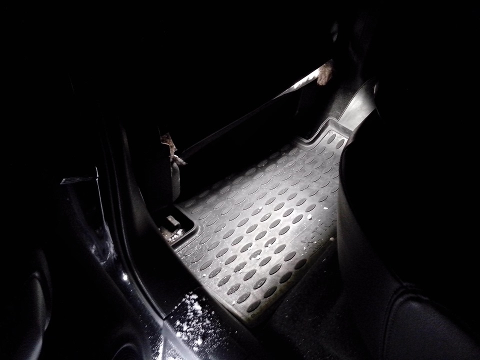 Подсветка ног заднего левого пассажира — Nissan X-Trail II (t31)