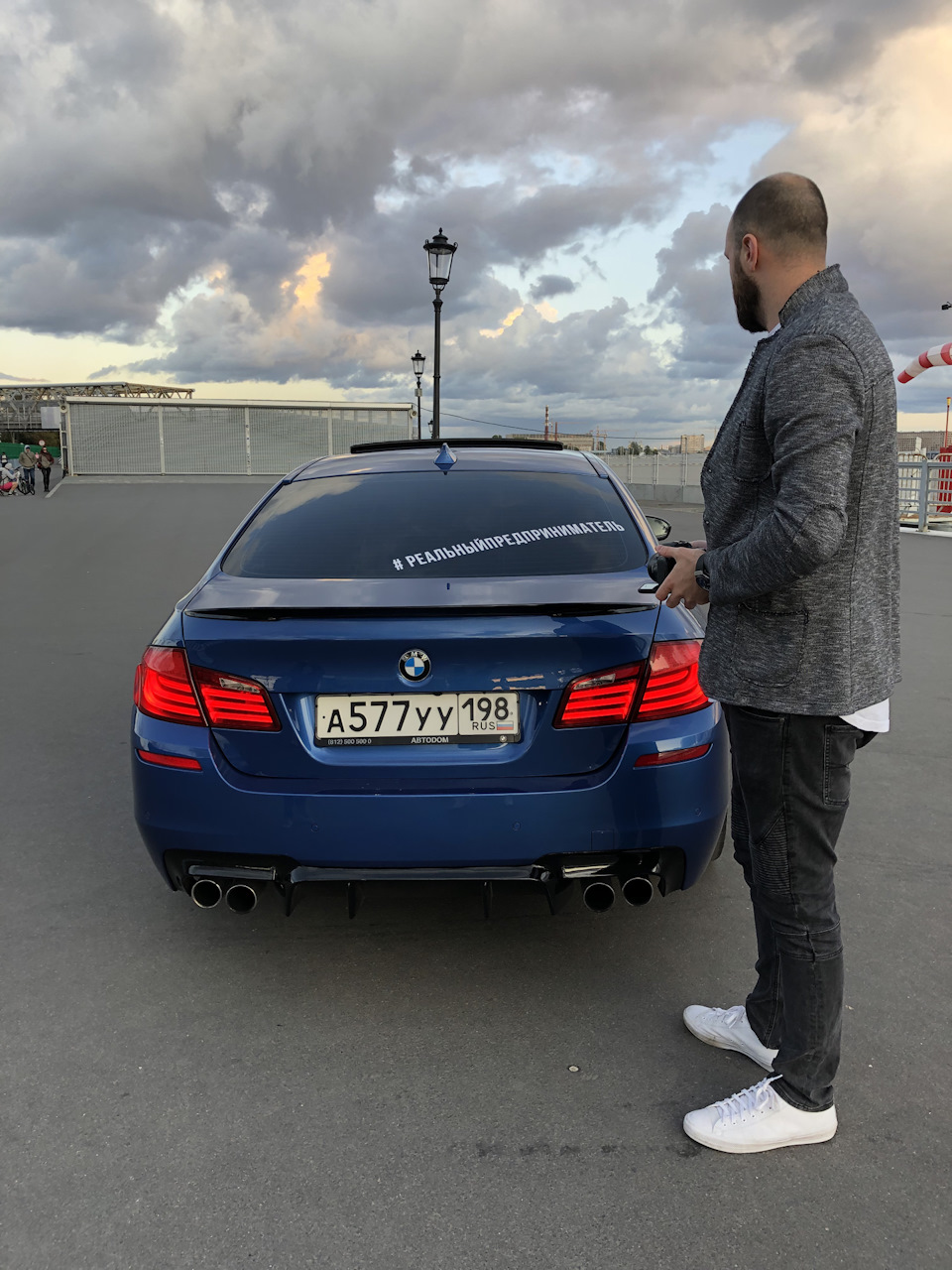 Приклеил надписи, пошлятина? — BMW M5 (F10), 4,4 л, 2013 года | прикол |  DRIVE2