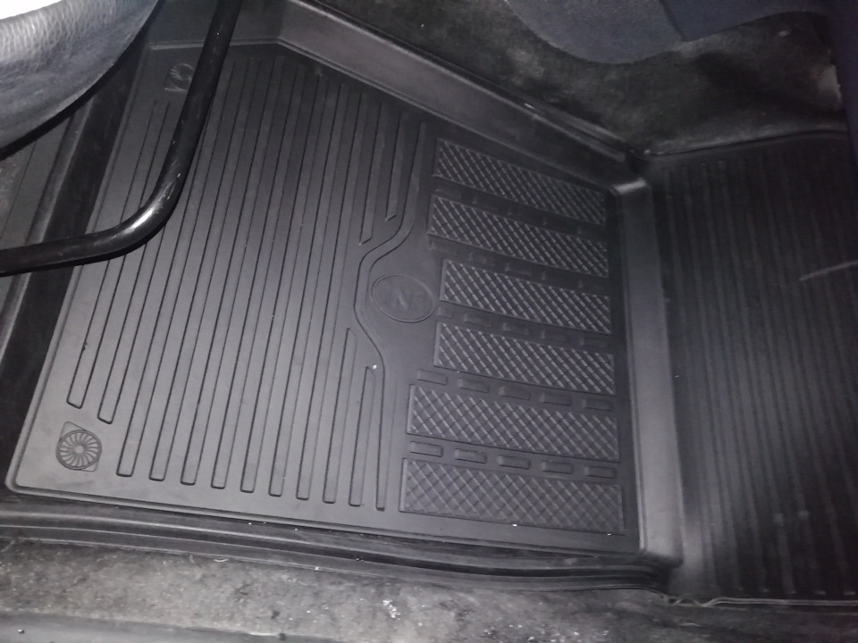 124. ( Замена Ковриков в Салоне 175.140 км ) — Renault Logan (2G), 1,6 ...