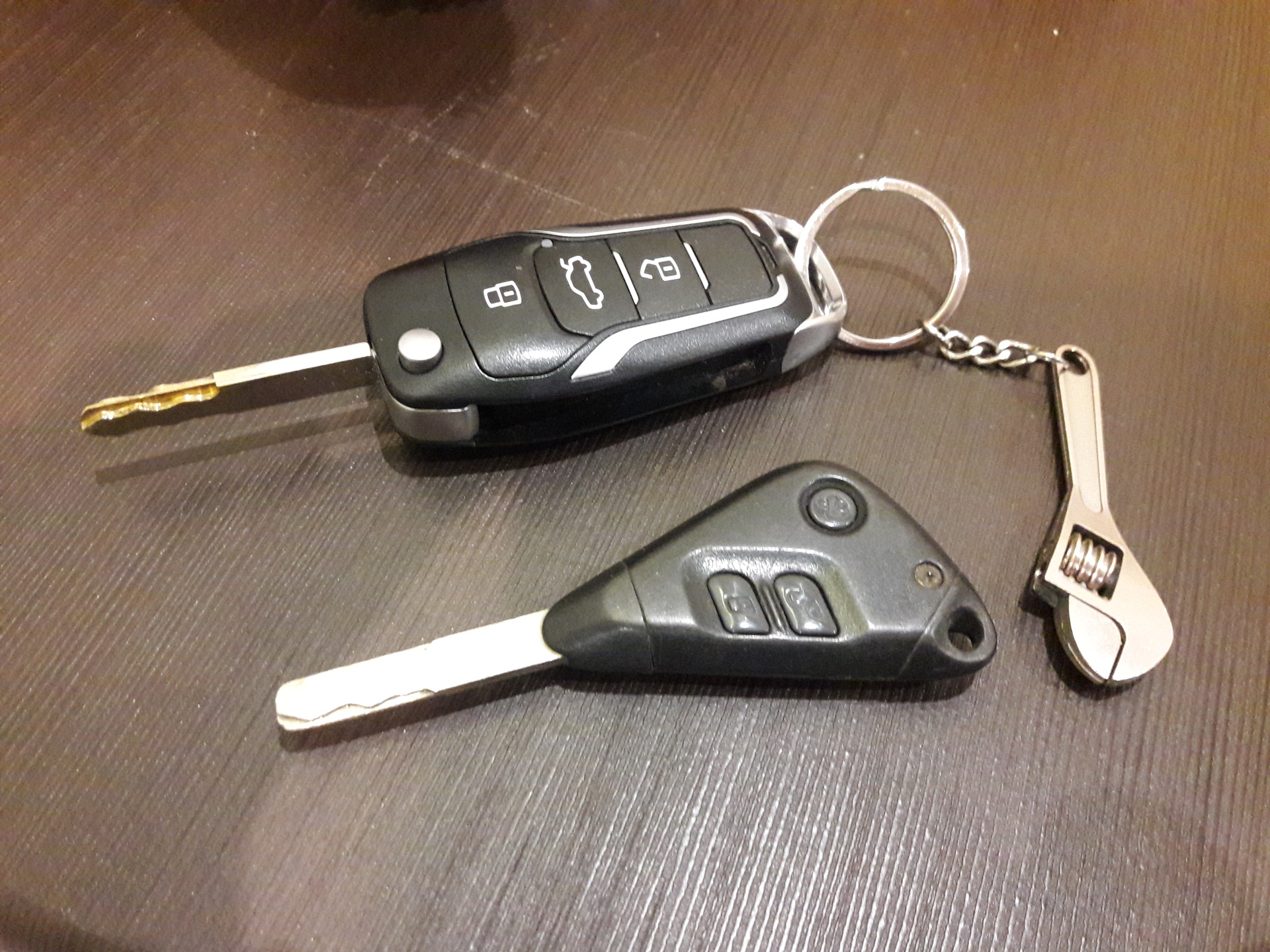 Ключи 7.0. Ключ Субару Импреза 2008. Субару Импреза ключ 2007. Impreza GH выкидной ключ. Subaru XV 2016 ключ зажигания.