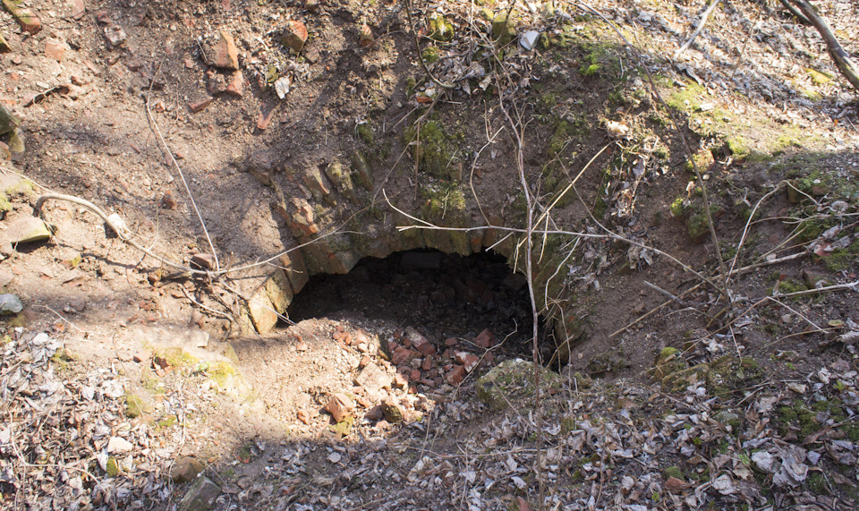 Любопытную штуку мы обнаружили рядом с храмом. — УАЗ 315195 Hunter