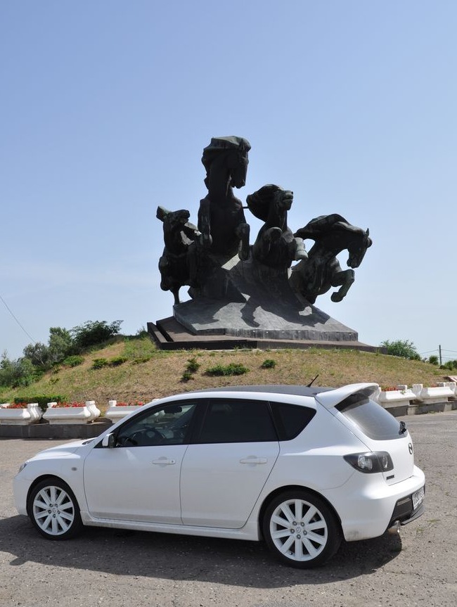 Эх тачанка ростовчанка. Памятник ростовчанка. Тачанка ростовчанка. Тачанка ростовчанка вектор.