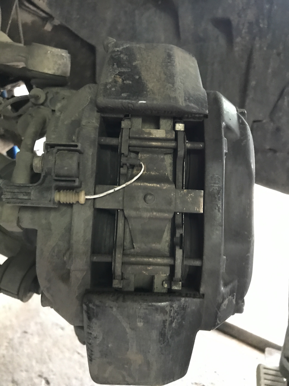 Переднее левое колесо, датчик — Mercedes-Benz M-Class (W163)