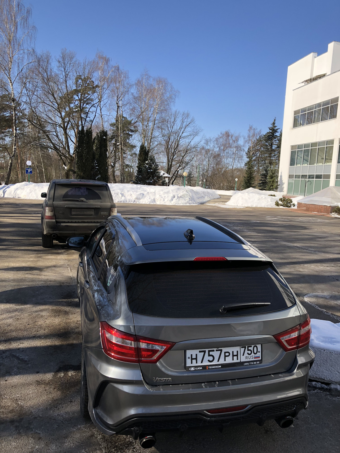 Крыша весты. Веста св кросс с черной крышей. Lada Vesta SW Cross с черной крышей. Lada SW Cross черная крыша. Веста св кросс серая черная крыша.