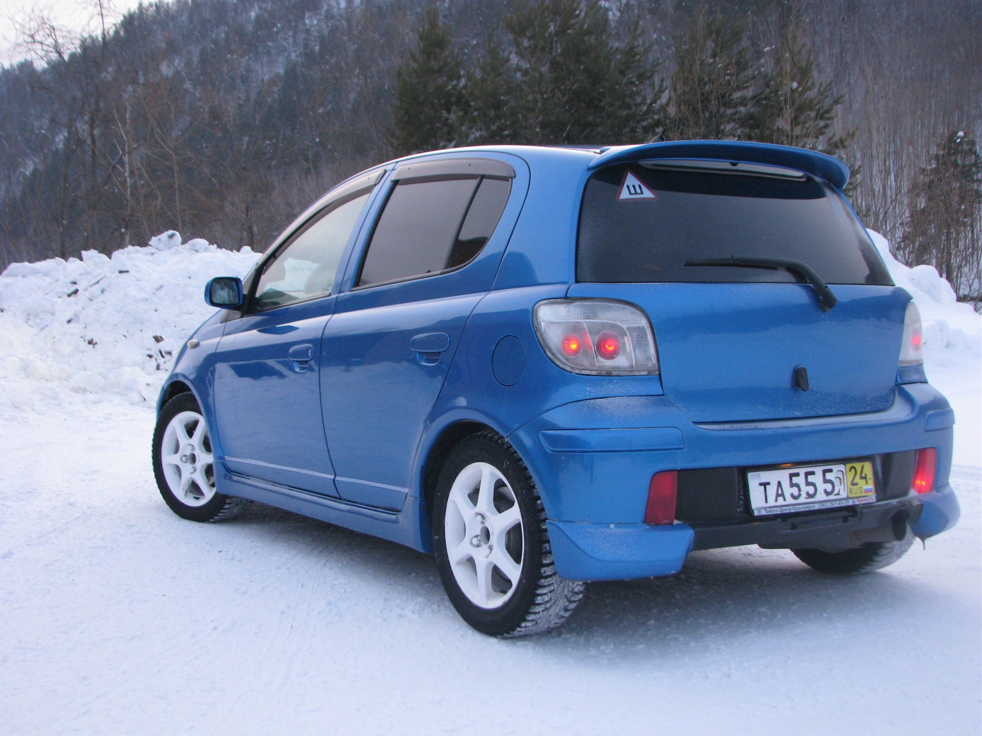 Фото toyota vitz