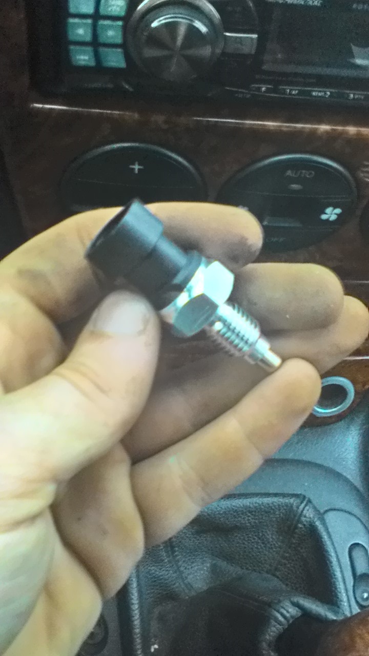 Жабка, он же датчик заднего хода. — Opel Vectra B, 2 л, 1996 года ...