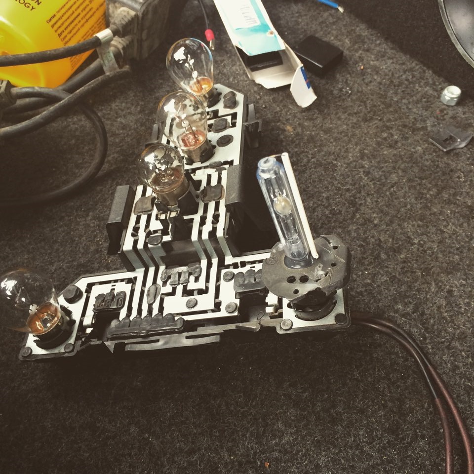 Хелп не хватает питания, при включении вторая ксеноновая лампа моргает ...