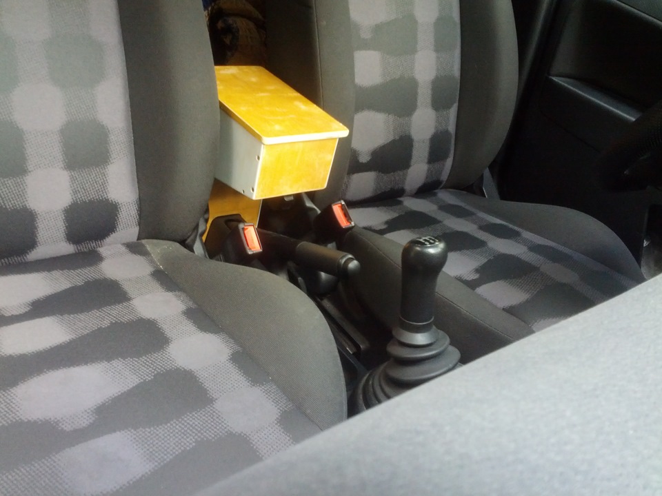 Подлокотник — Ford Fusion, 1,4 л, 2007 года | аксессуары | DRIVE2