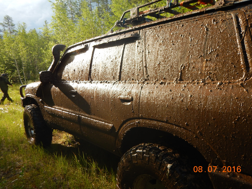 первая лужа — Nissan Patrol GR II (Y61)