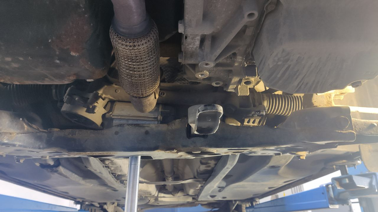 Как поменять втулки стабилизатора на VW Jetta 6 — Volkswagen Jetta VI ...