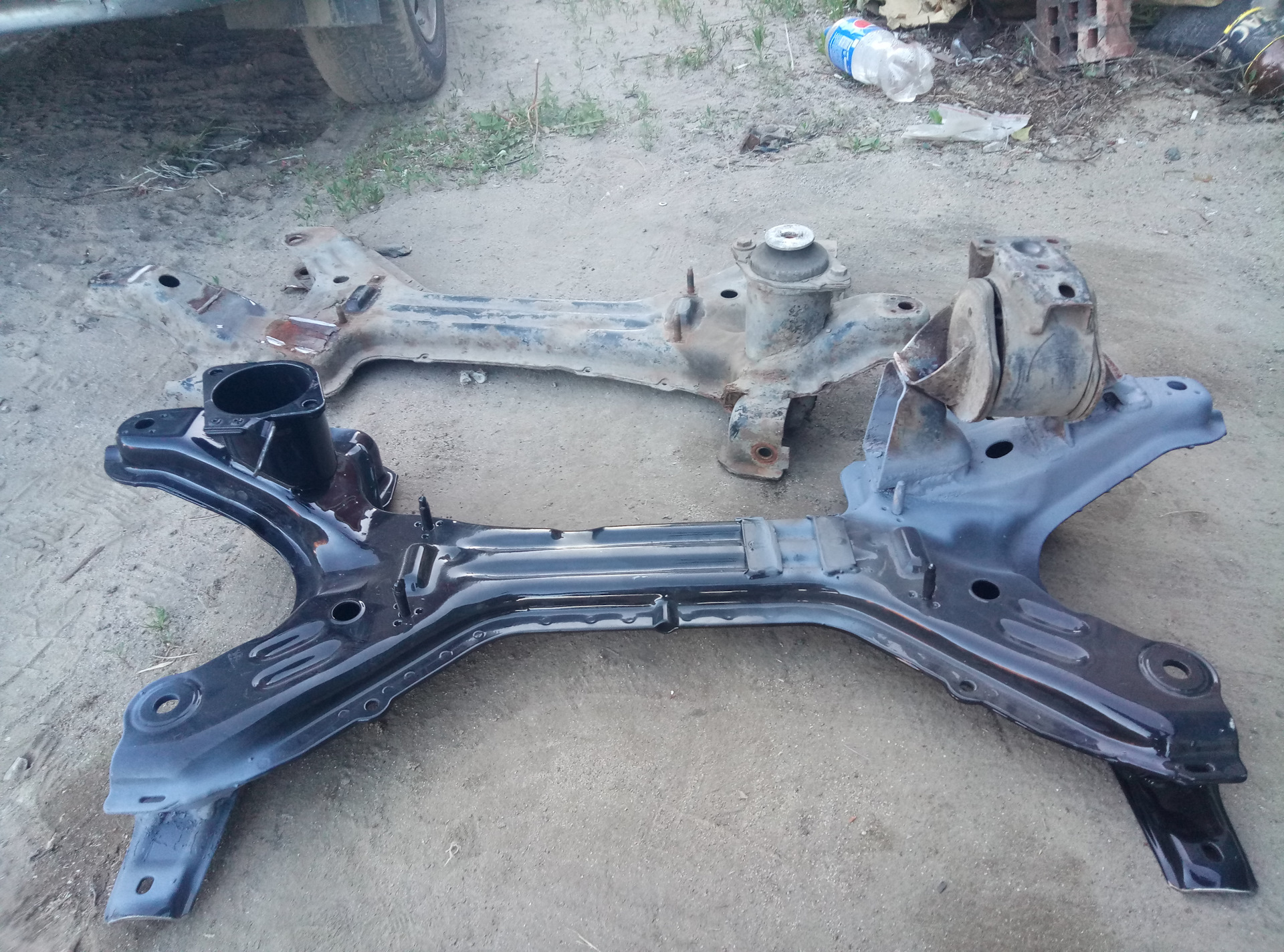 Подрамник церато 2. Подрамник гольф 2 1. 8. 6 дизель. Подрамник фольксваген пассат б3.