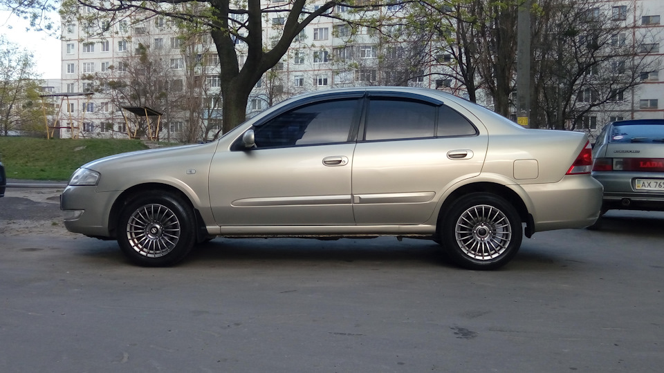 Nissan Almera Classic Glamour Beige