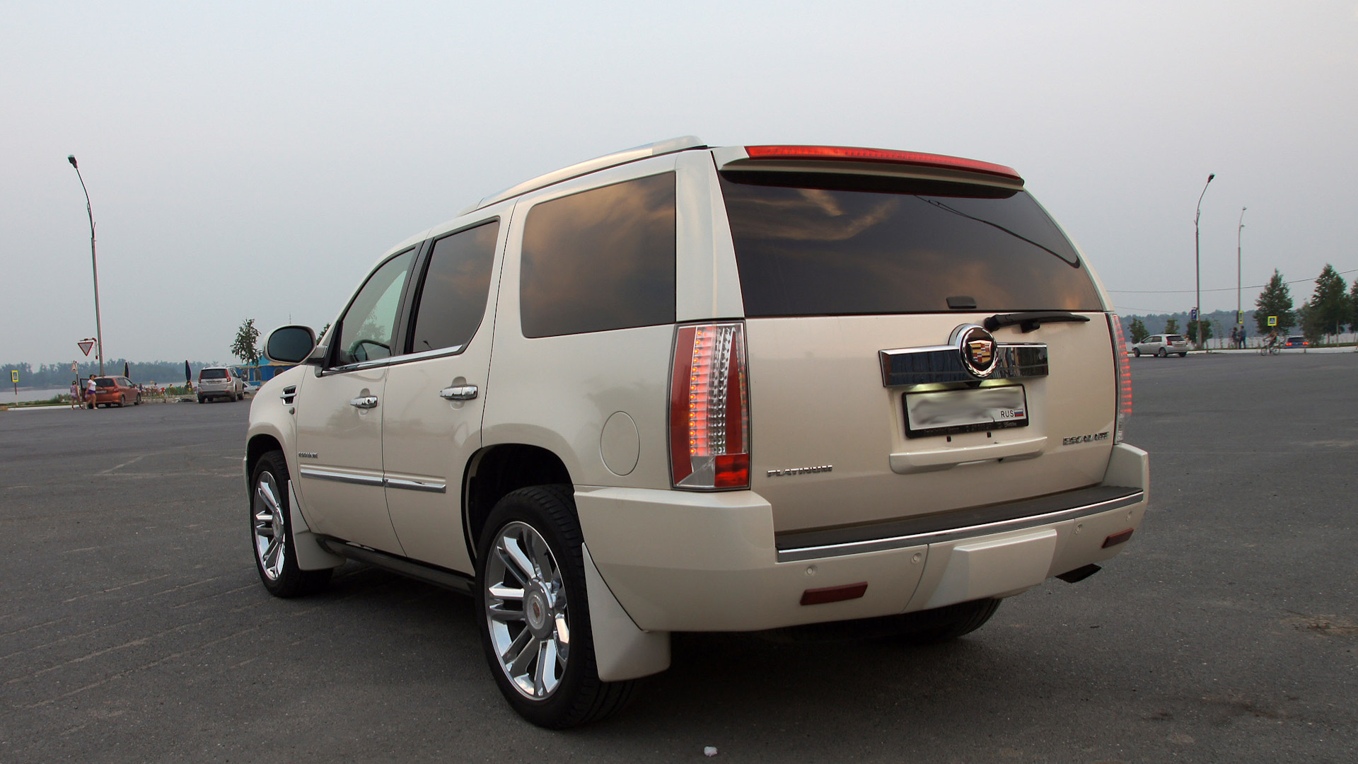 Устанавливаем гудок Hella Highway. Новая пневмосистема на эскалейд. —  Cadillac Escalade (3G), 6,2 л, 2011 года, тюнинг