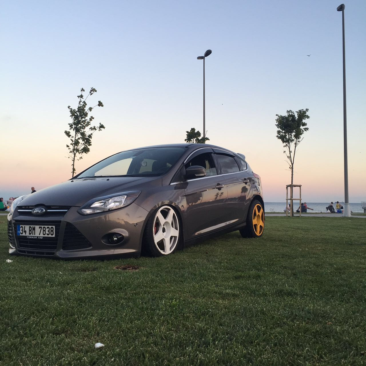 Ford Focus 2 RS stance