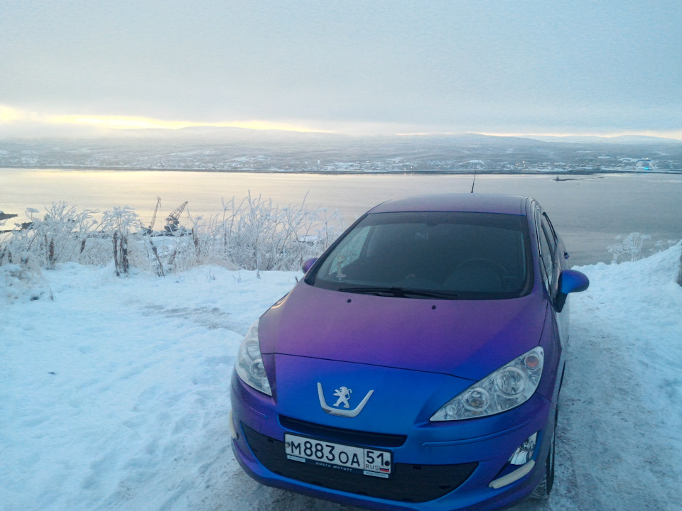 Пежо зимой. Пежо 408 зима. Peugeot 408 на обочине зимой.