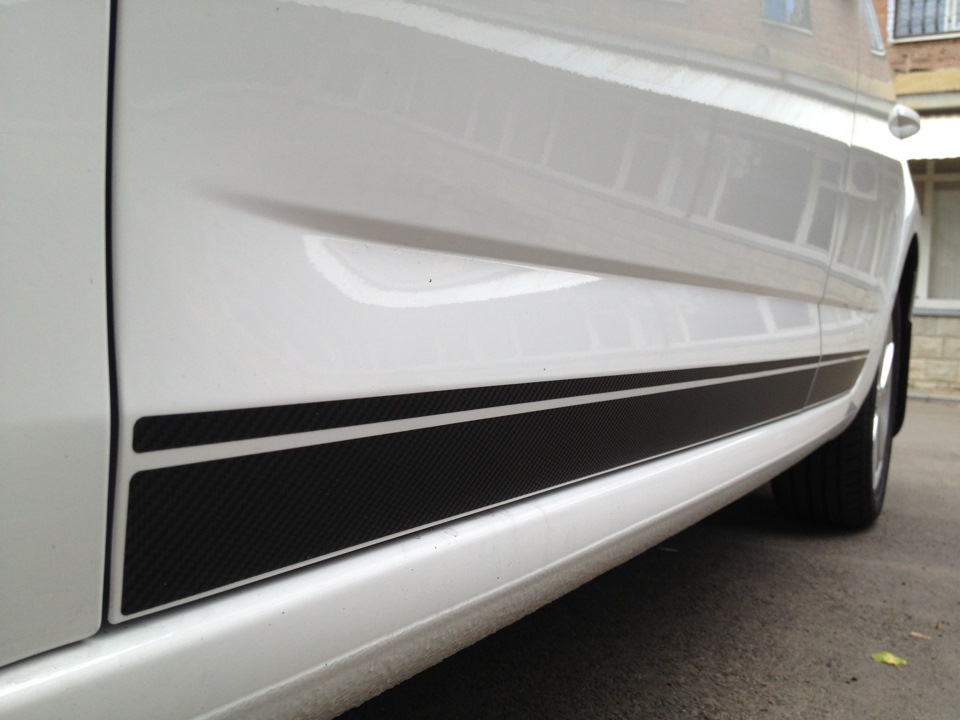 Вот такой Шкода-тюнинг. =) Мы такое в детстве на девятки клеили, только пленки 'под карбон' у нас не было :D Еще видно, как колесо спрятано в арку — Skoda Octavia A7 Mk3