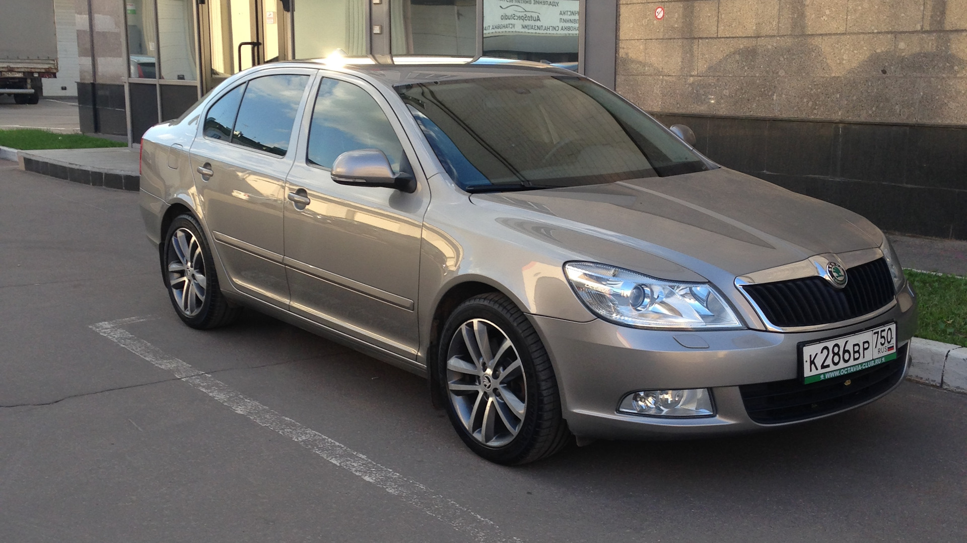 Skoda 1.8. Skoda Octavia 2012 1.8 TSI. Skoda Octavia 2012 TSI. Skoda Octavia a5 1.8 TSI максимальная. Octavia 1.8 TSI логи.