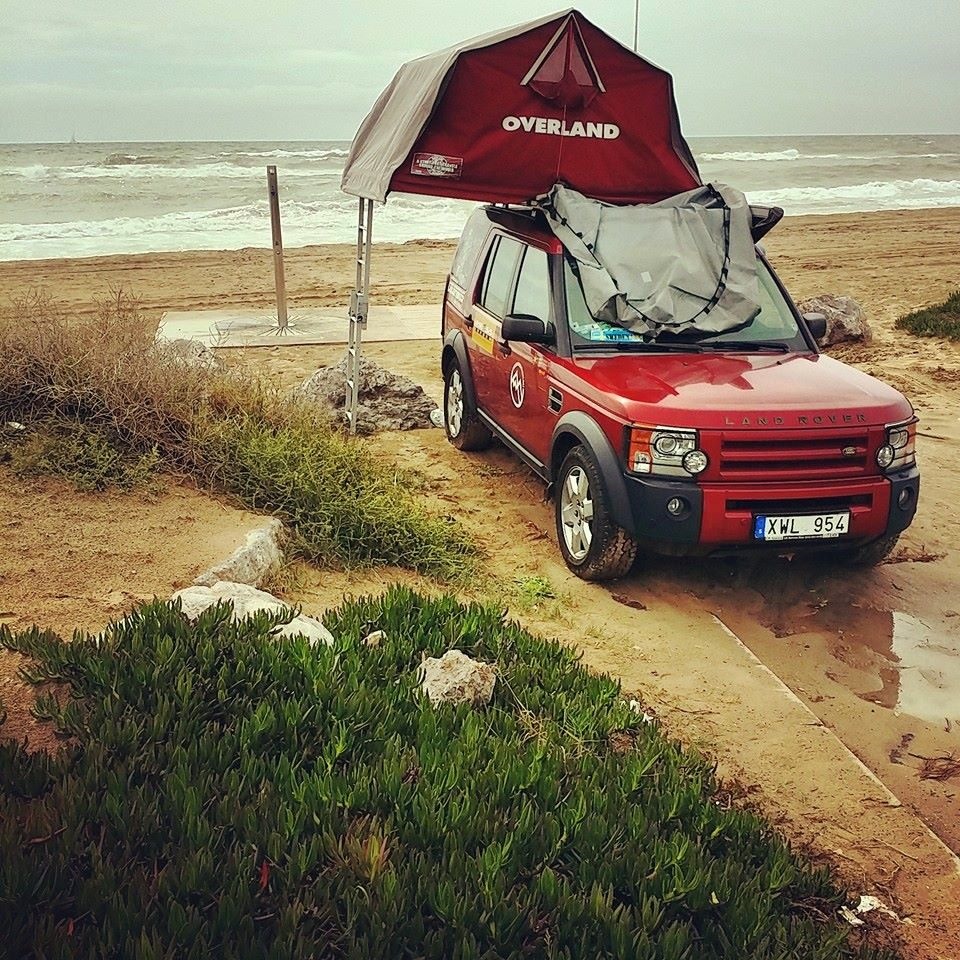 Мокрый сон. Палатка на крыше после длительных дождей. — Land Rover  Discovery III, 2,7 л, 2006 года | наблюдение | DRIVE2