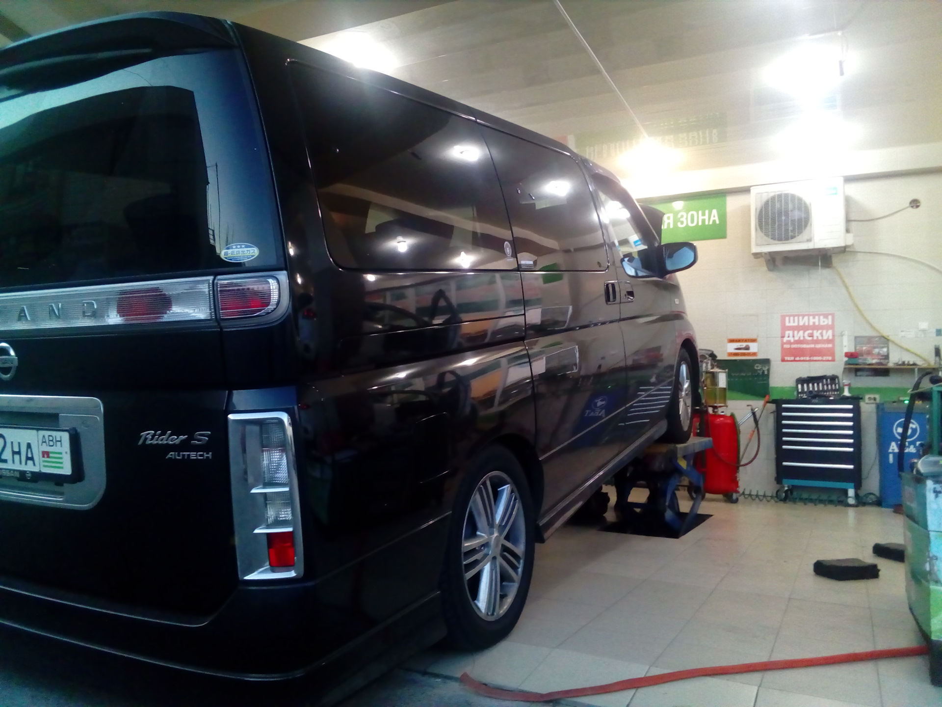 Nissan elgrand двигатель. Nissan Elgrand 51. Ниссан Эльгранд е51. Nissan Elgrand e51 АКПП. Ниссан Эльгранд 3.5 2004 года.