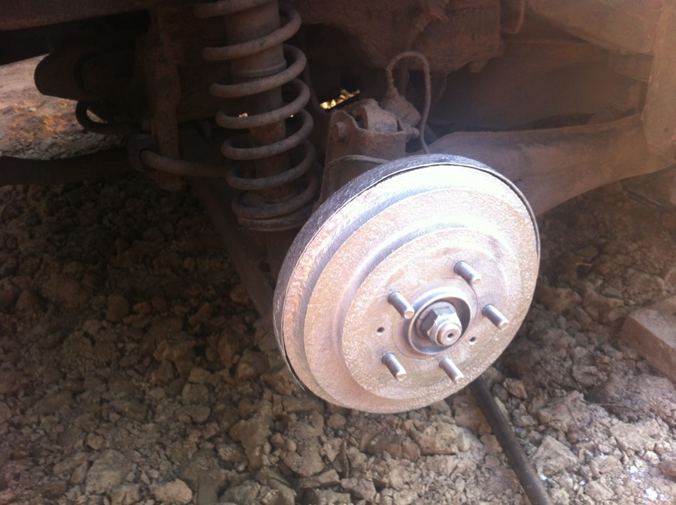 Решил покрасить тормозные барабаны а в итоге… — Mitsubishi Outlander ...