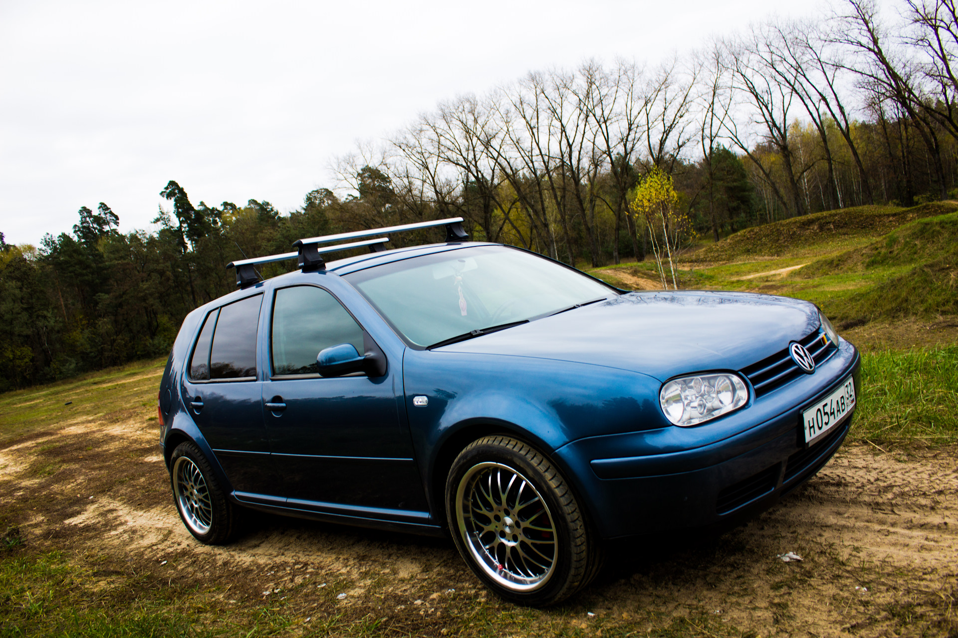 Фольксваген гольф 4 хэтчбек. Гольф 4 хэтчбек. Golf mk4 r17. Volkswagen Golf 4 купе. Рейлинги гольф 4 хэтчбек.