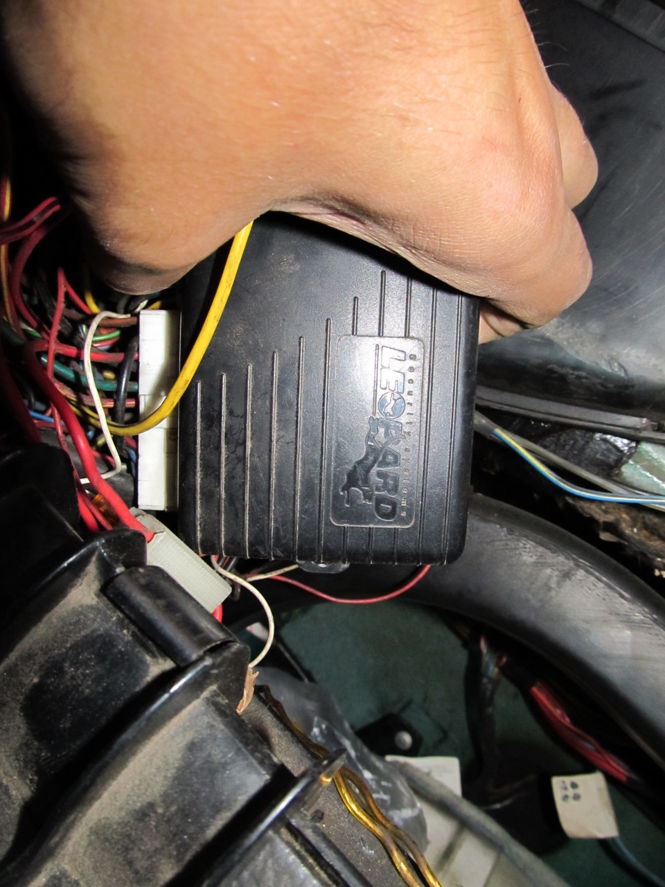 Нитео сигналка. Замена сигнализации на автомобиле. Замена сигнализации на автомобиле на другую своими руками. Демонтаж старой сигнализации. Меняют сигнализацию.