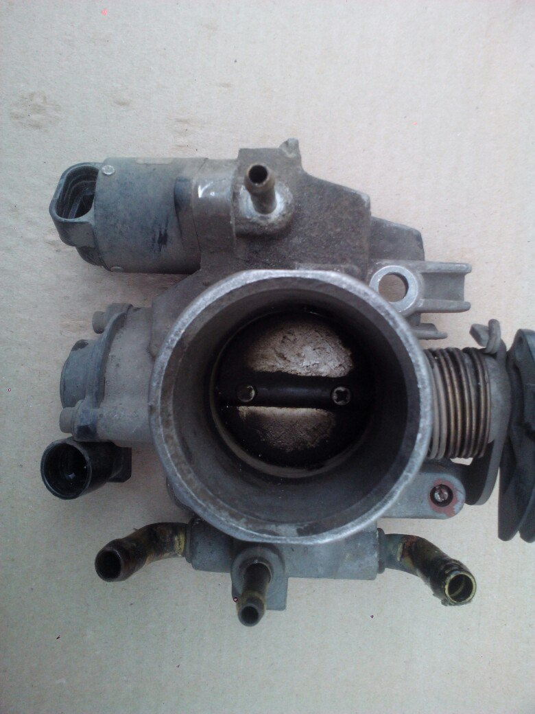 Промывка дроссельного узла. — Lada 21120, 1,5 л, 2003 года | своими ...