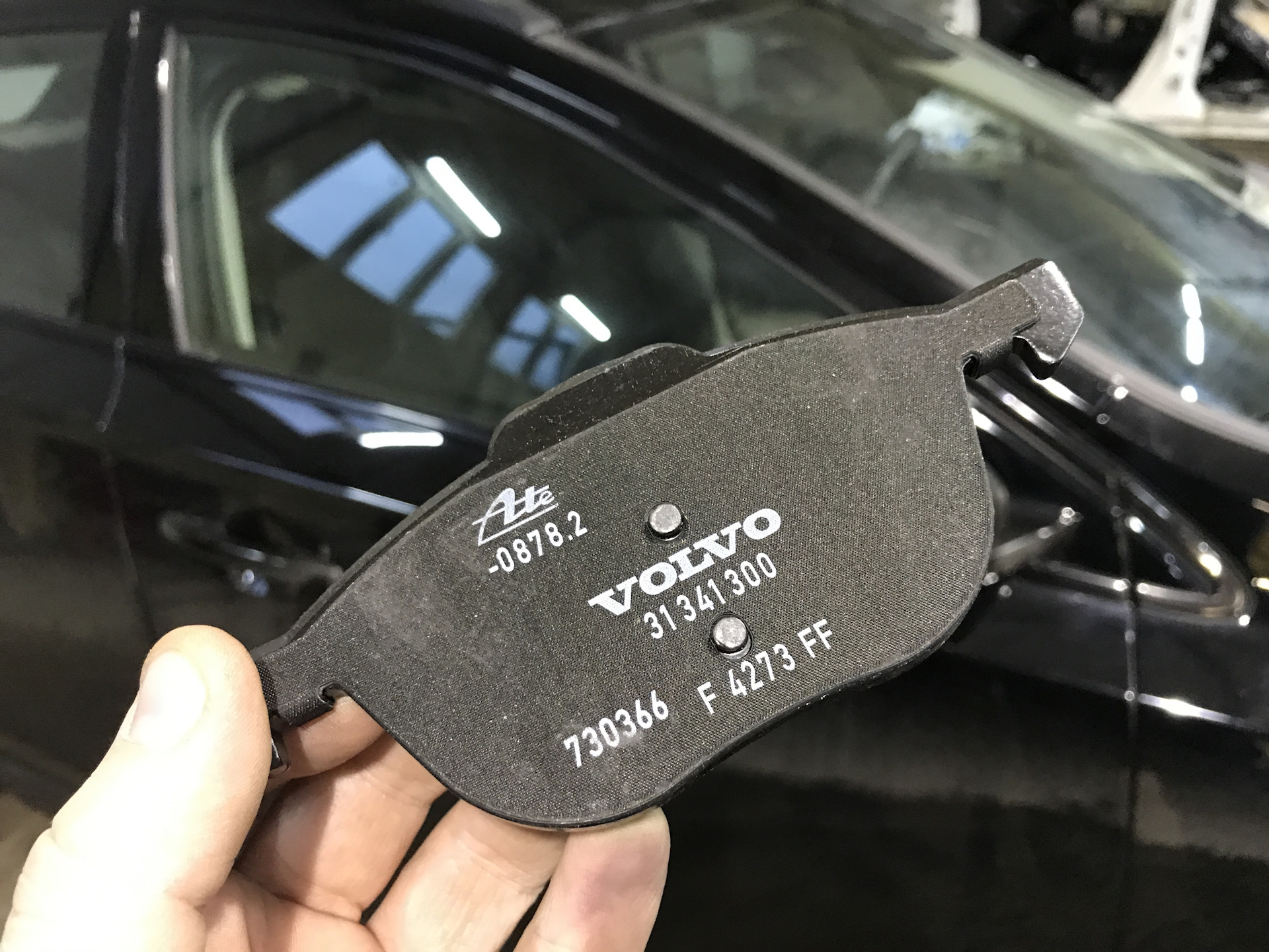 Замена передних тормозных колодок V40 2014г.в — TOWOX на DRIVE2
