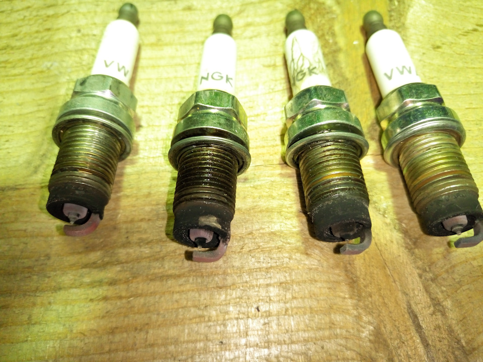 пропуски зажигания — Volkswagen Golf Mk6, 1,4 л, 2012 года | визит на ...