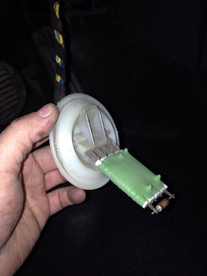 регулятор скорости вращения вентилятора (сопротивление) — Smart fortwo (2G)