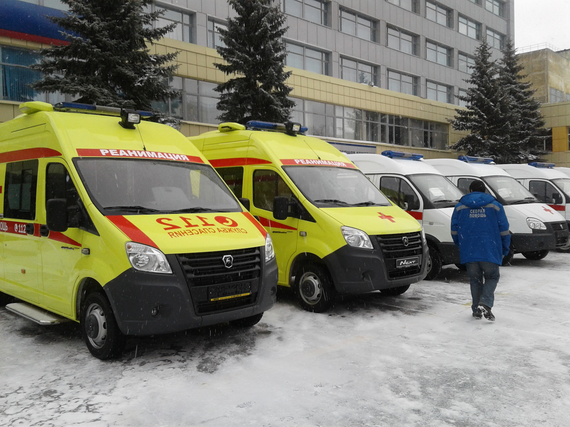 Помощь нижний новгород. Автомобиль скорой помощи. Новые машины скорой помощи. Машина скорой помощи 112. Современная машина скорой помощи.