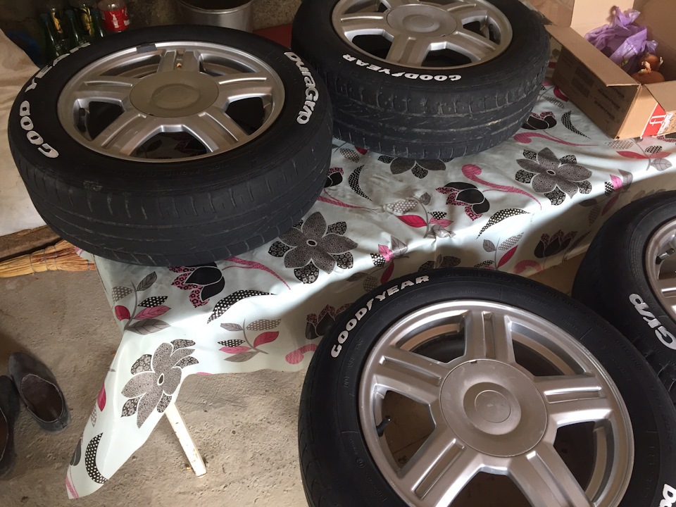 Покраска надписей на колесах — Lada 21054, 1,5 л, 2007 года | стайлинг ...