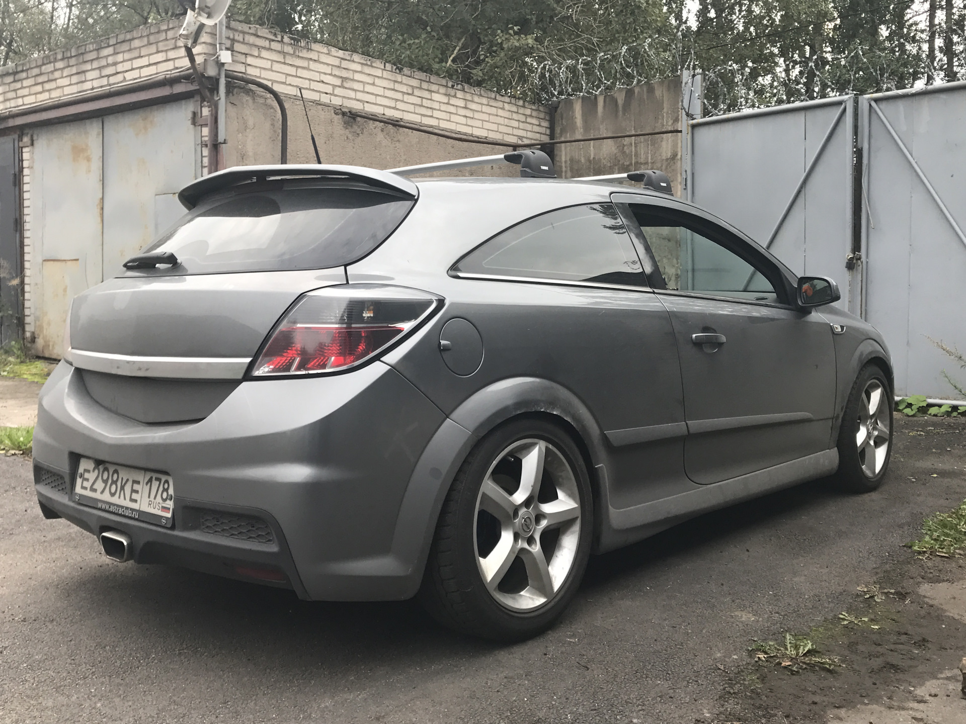 Opel Astra h GTC stance