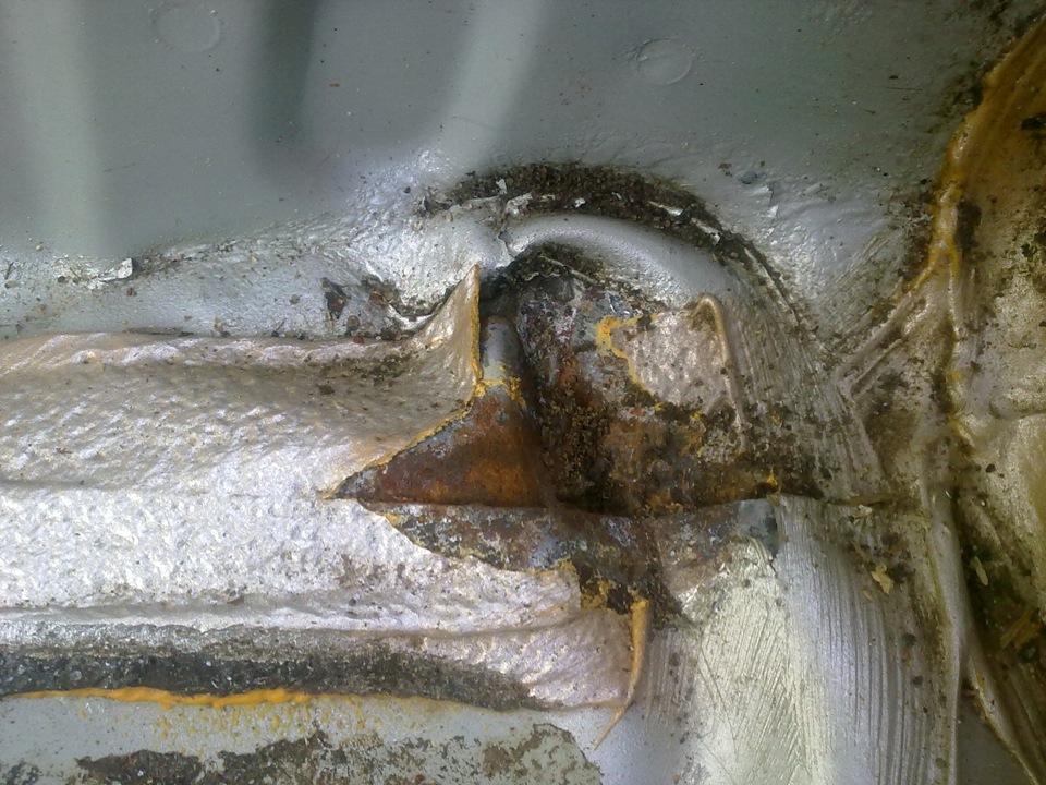 неприятность — Mitsubishi Carisma