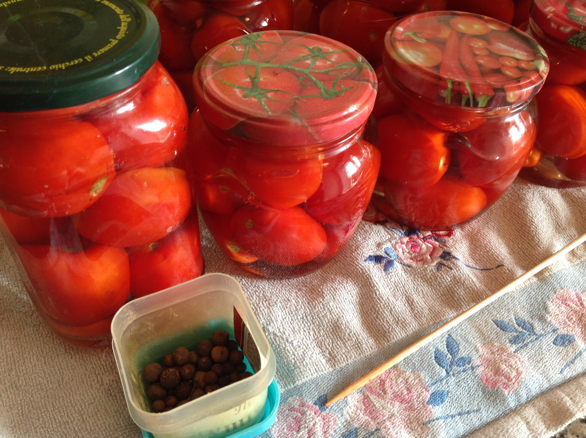 Рецепты хранения помидор на зиму. Очень вкусные помидоры на зиму. Свежие томаты на зиму. Помидоры в заливке на зиму. Кухня наизнанку помидоры на зиму.