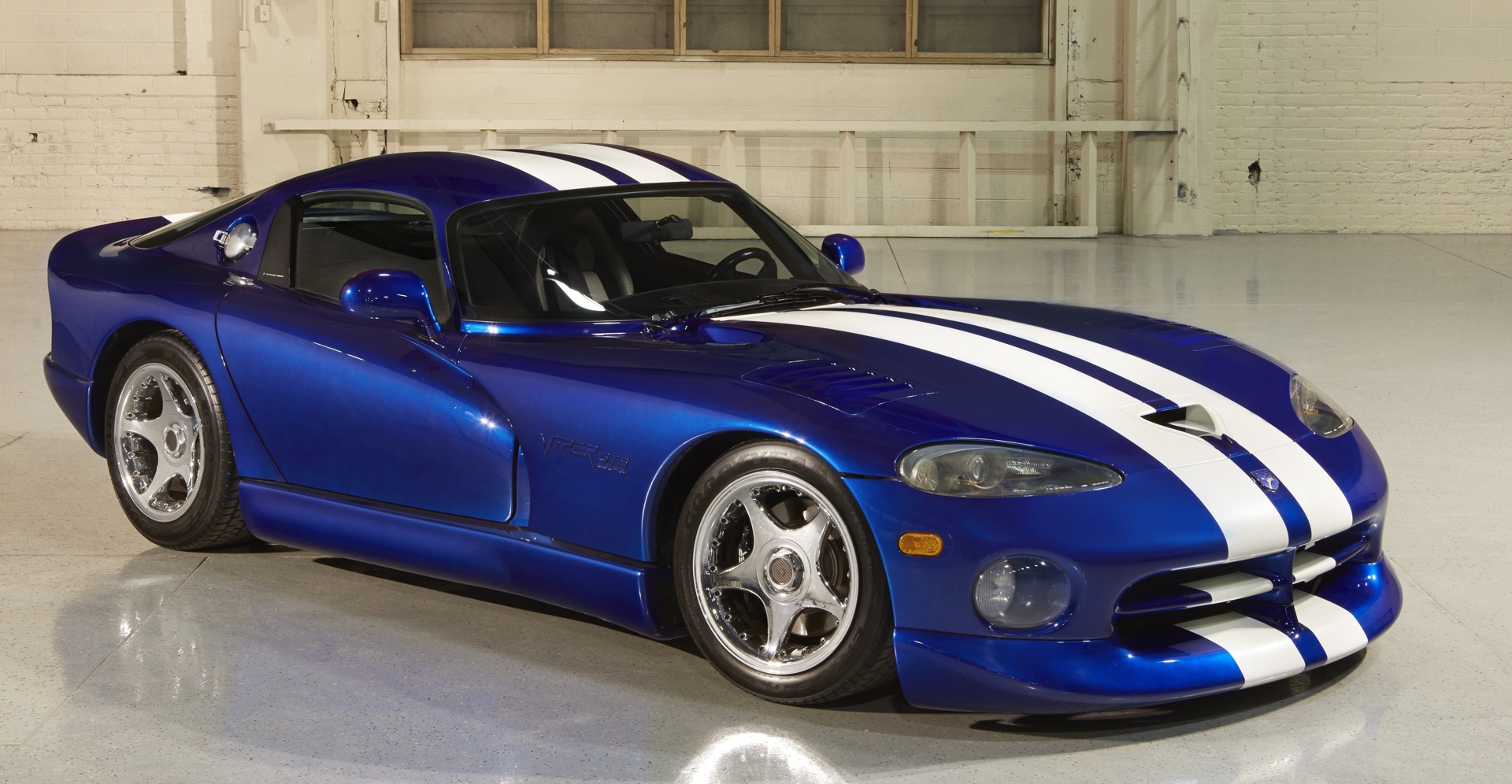 Dodge Viper v8 черная