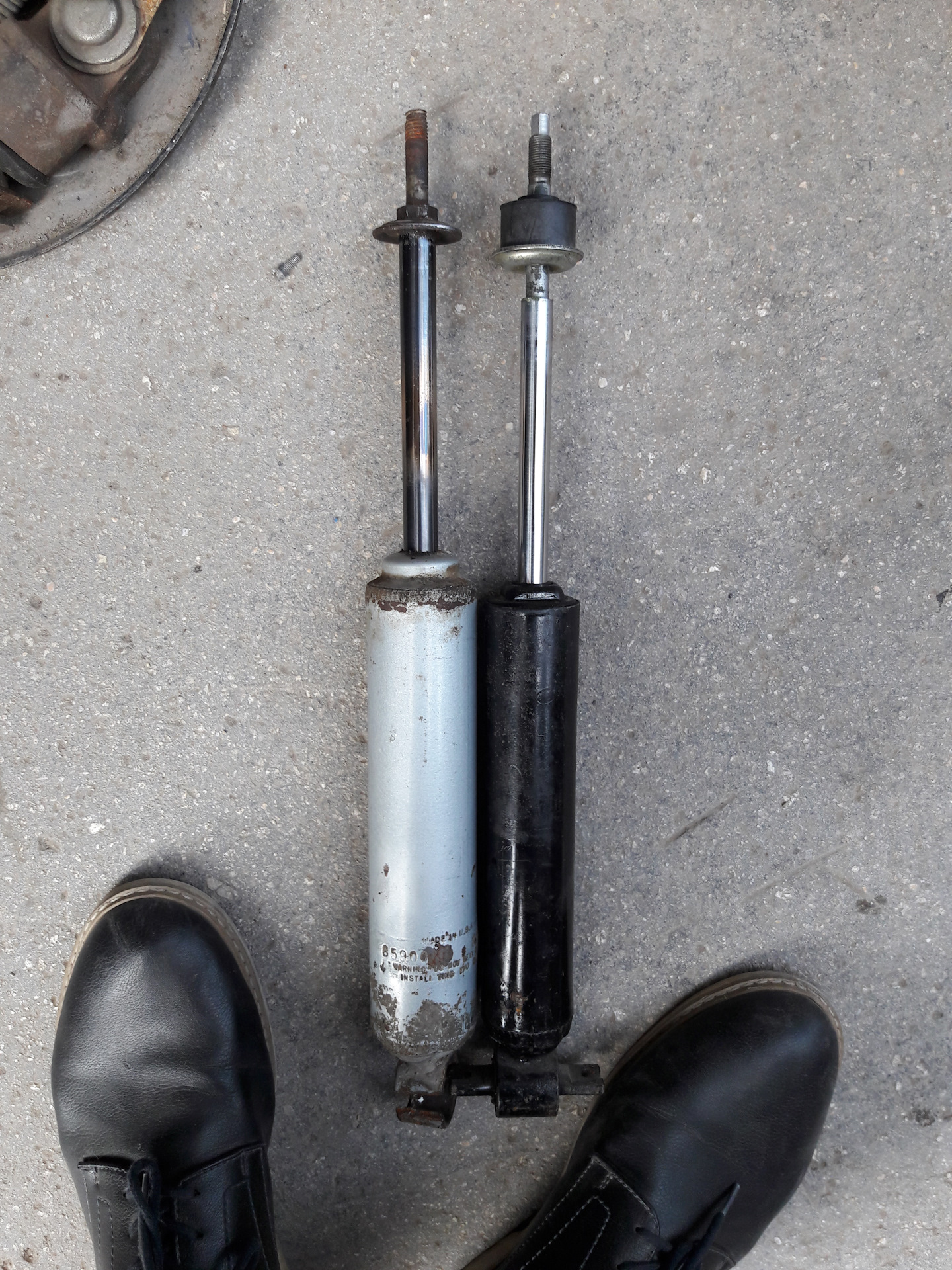 Подобрать амортизатор. T1348 monroe. Амортизаторы задние ss20 для chevrolet niva. Амортизатор мазда 3 бк. Отбойник для стойки амортизатора каяба.