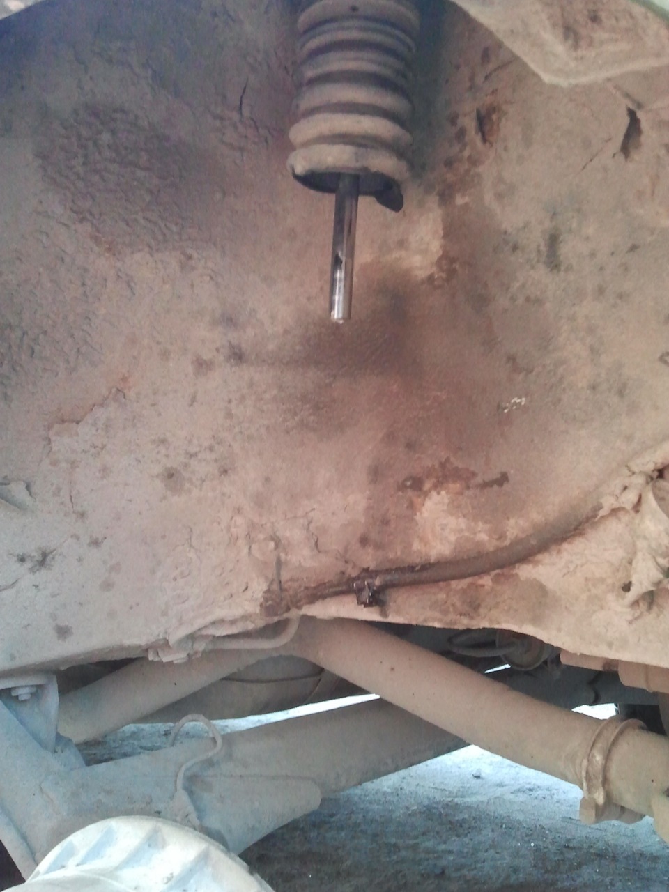 Замена задних амортизаторов 2112. Стойка амортизатора задняя ваз 2112. Крепление задних стоек ваз 2112. Амортизаторы ваз 2112. Упор пружины ваз 2110.