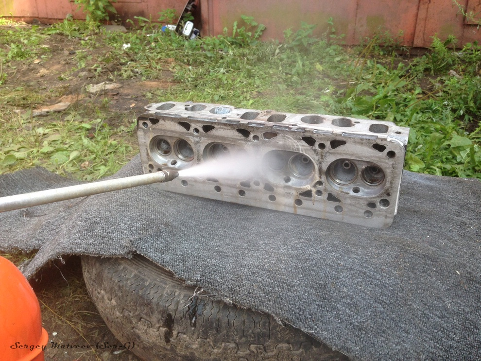 Отмывка гбц. Мойка деталей двигателя своими руками. Отмываем головку цилиндров. Чистка головки блока цилиндров. Мойка деталей двигателя своими руками.