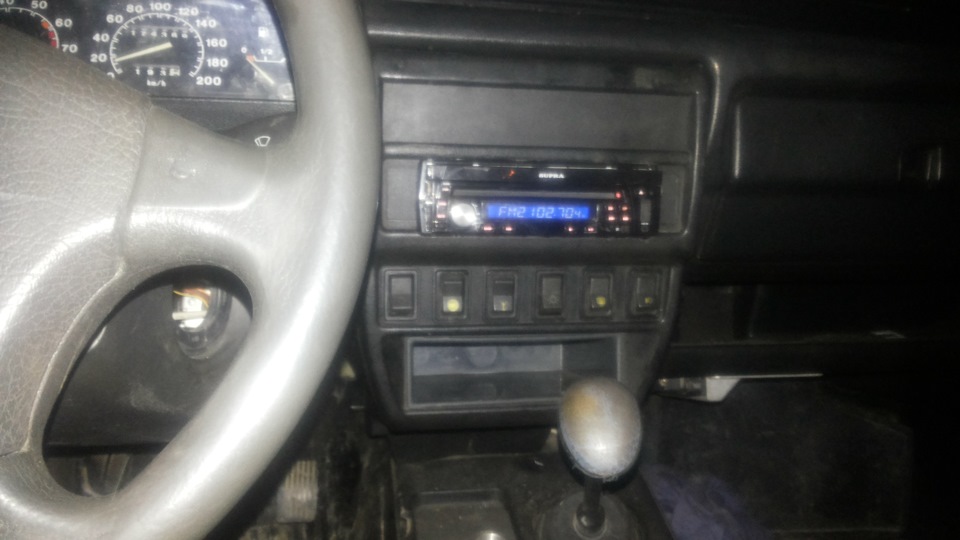 Как в ниву установить панель от волги. fb92a26s 960. Как в ниву установить панель от волги фото. Как в ниву установить панель от волги-fb92a26s 960. картинка Как в ниву установить панель от волги. картинка fb92a26s 960. Так-то больше запись ни о чем, но всё таки другим на заметку. Говорят что на ниву не взять родные кнопки с подсветкой, точнее более трех не найти — это свет, печка и еще что-то. Оказывается по форме такие же на волге стояли и все они с подсветкой.