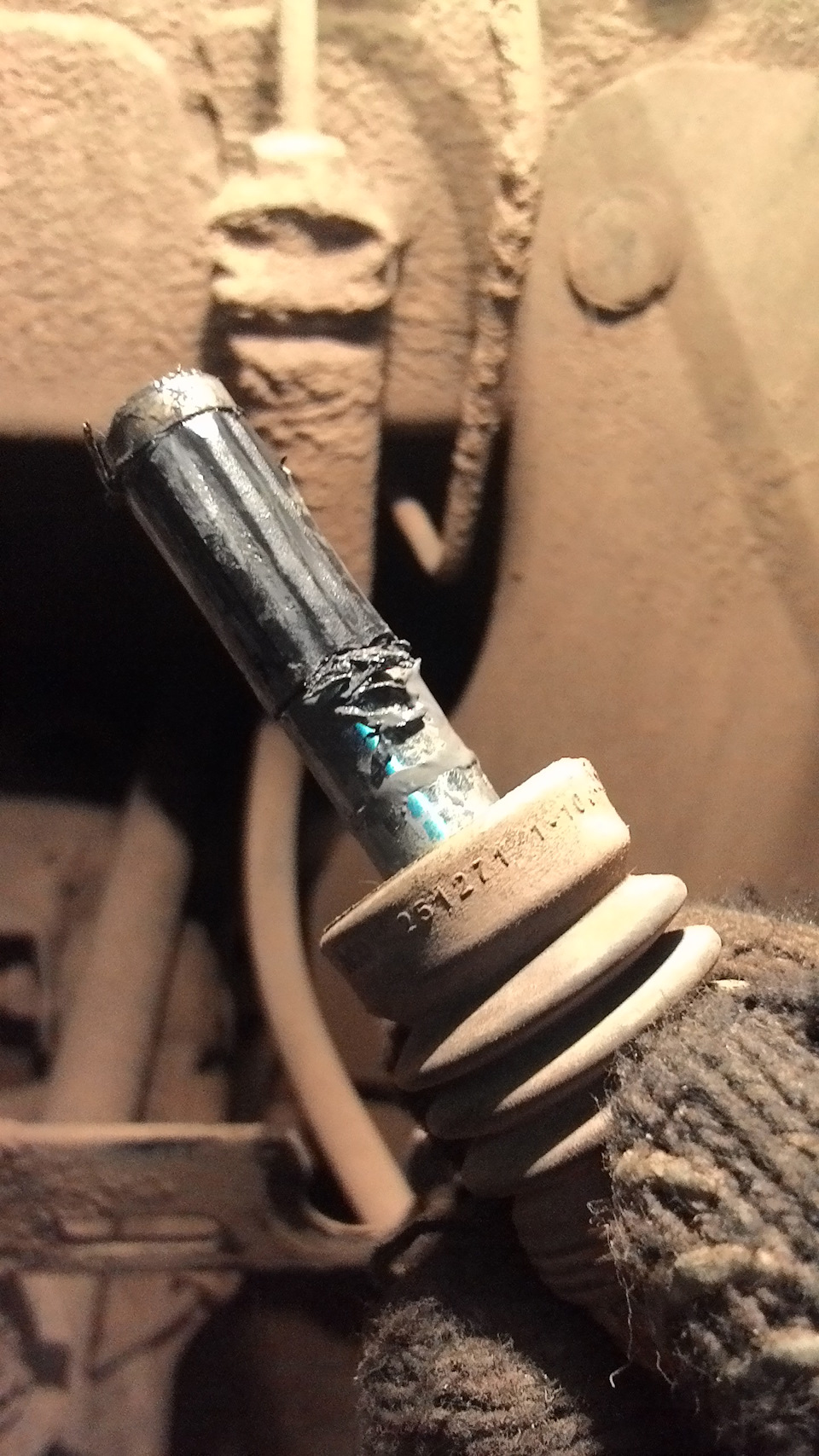  пальцев в суппортах — Chevrolet Cruze Hatchback, 1,6 л., 2013 .