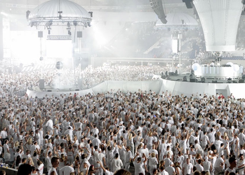 Sensation white. Сенсейшен Вайт 2022 Питер. Сенсейшен в белом в Питере. White Party сенсейшен. Sensation White 2021.