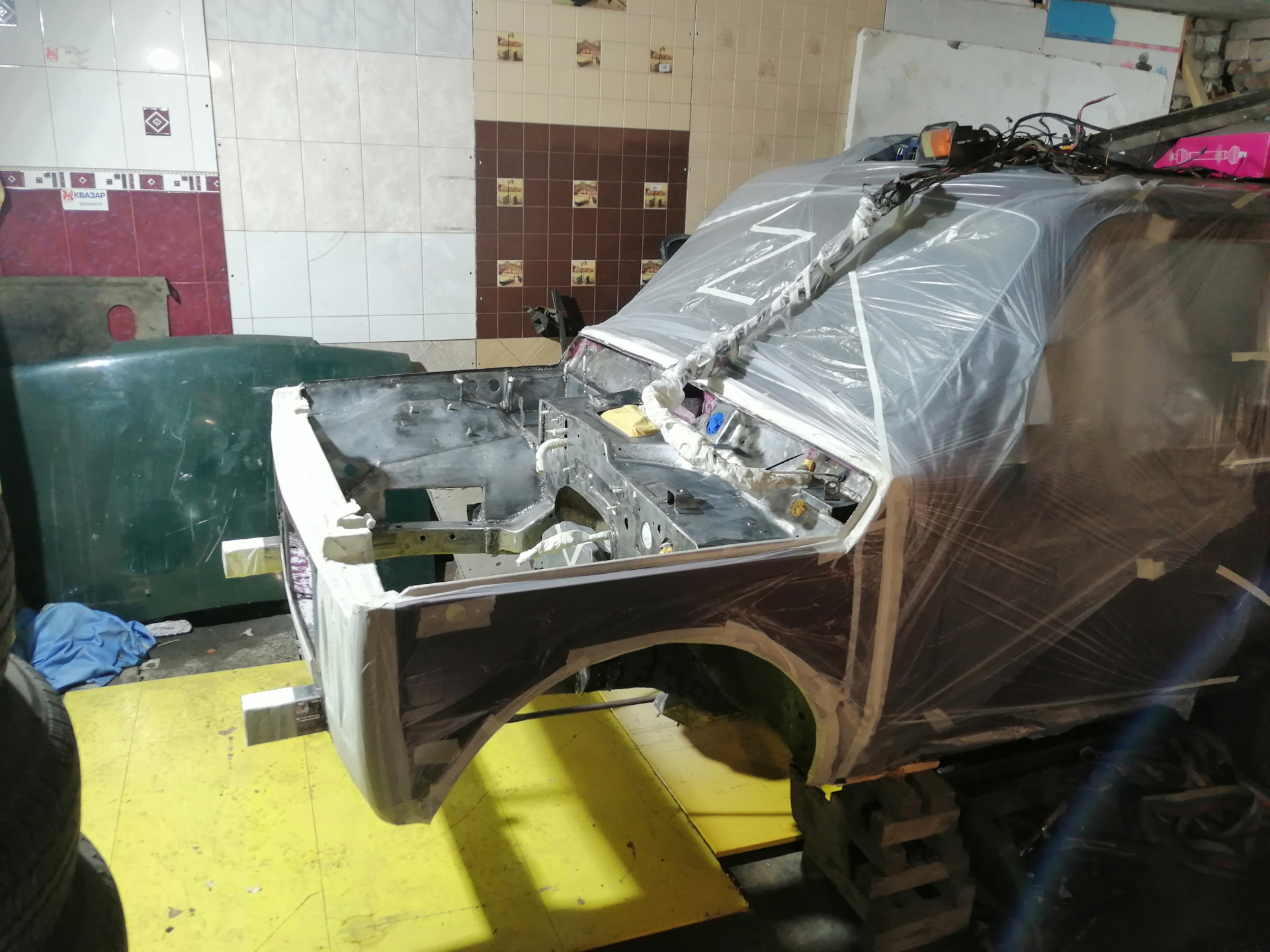 Покраска подкапотки — часть первая, эпоксидная)) — Lada 4x4 3D, 1,6 л ...