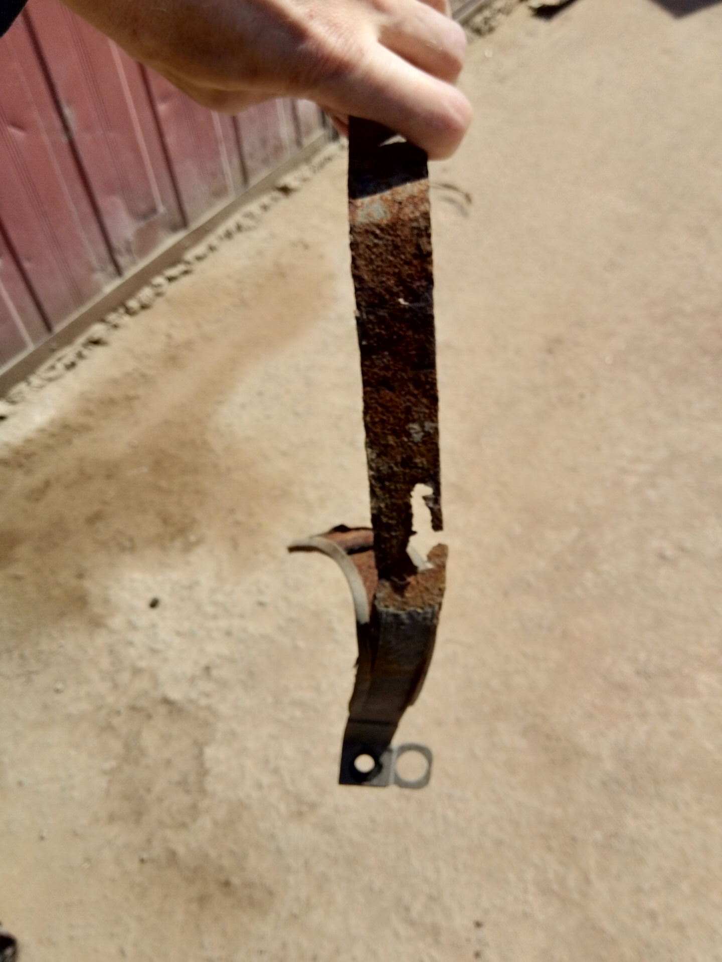 Замена хомутов бензобака. — KIA Ceed (1G), 1,6 л, 2010 года ...