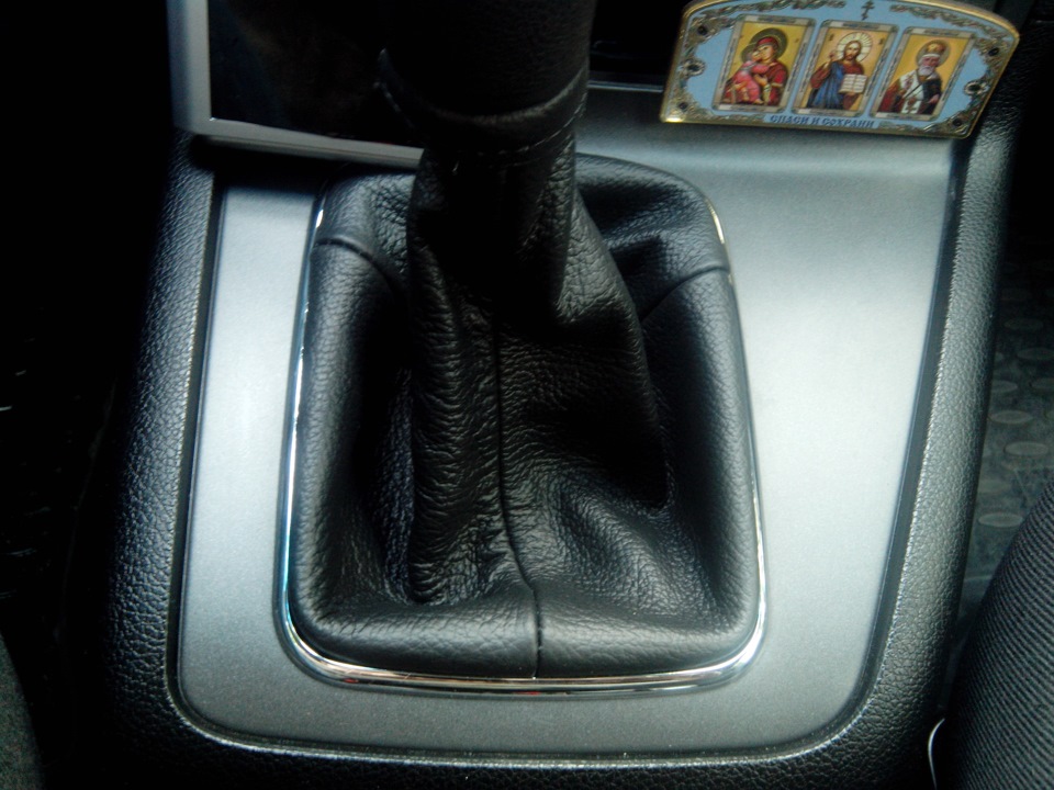 Кожа на ручку КПП — Ford Mondeo III, 1,8 л, 2006 года | аксессуары | DRIVE2